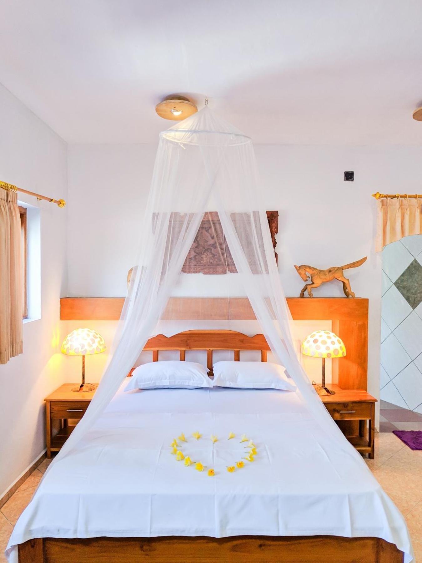 Hotel Deutsches-Eck Rikesti Lovina Esterno foto